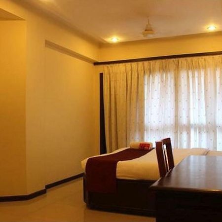 P M Regency Hotel Vadodara Kültér fotó