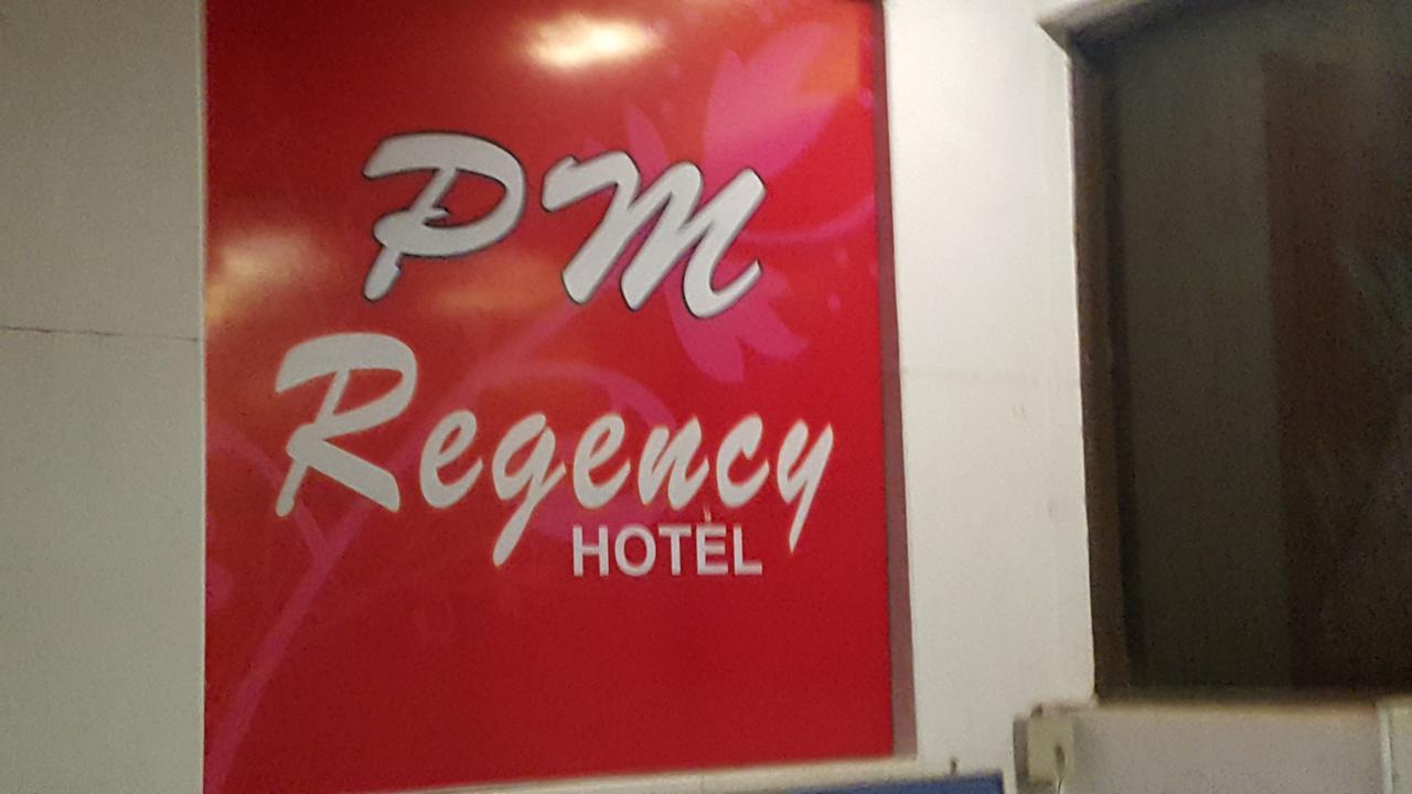 P M Regency Hotel Vadodara Kültér fotó