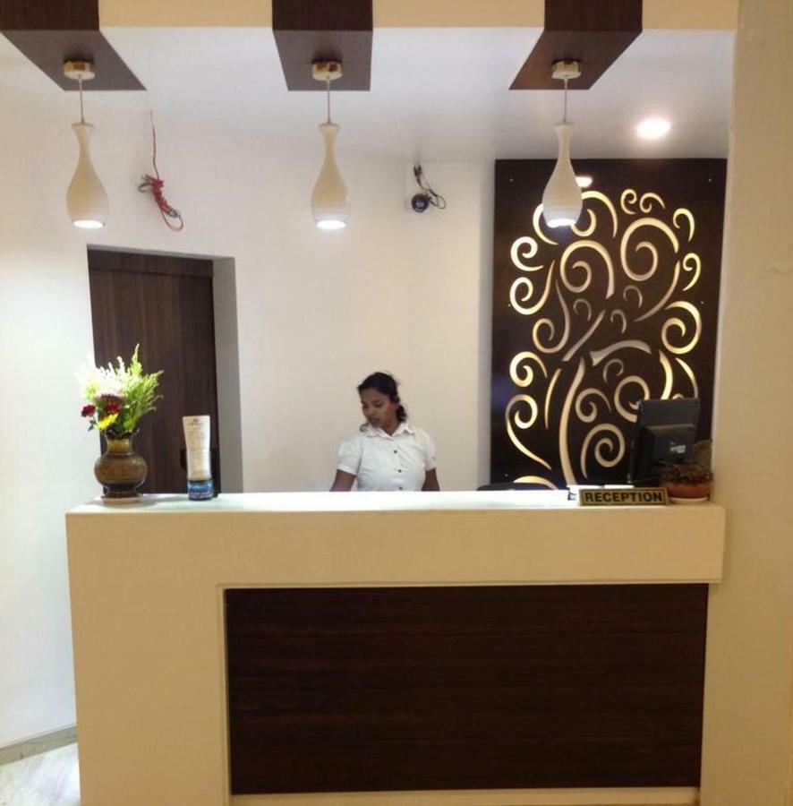 P M Regency Hotel Vadodara Kültér fotó